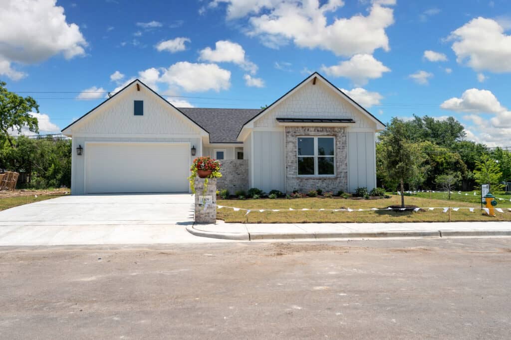 Waco Remodel Home - Driveway